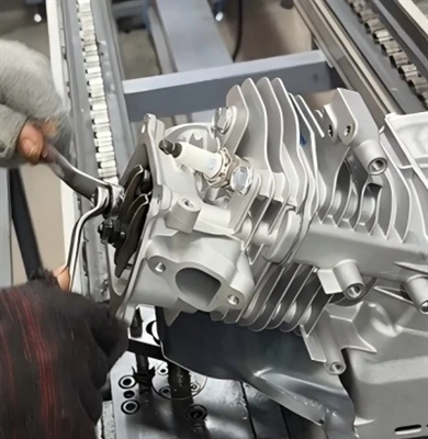 Daily Production: Wanggeng Gasoline Engine Cylinder Head